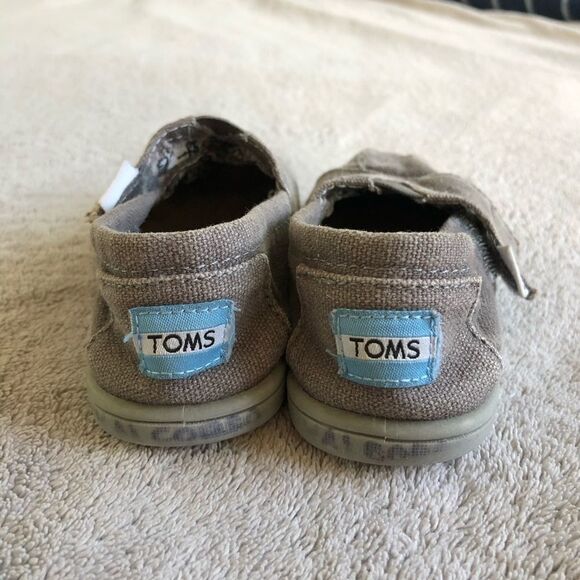 Toms Slip On Canvas Shoes - Picture 6 of 10
